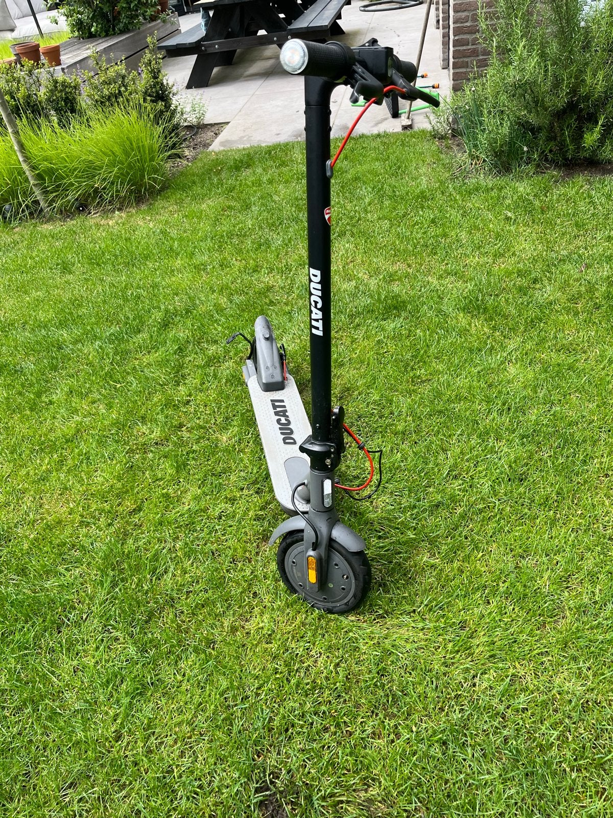 Ducati elektrische step met lichte schade, Ophalen of Verzenden, Gebruikt, Elektrische step (E-scooter)