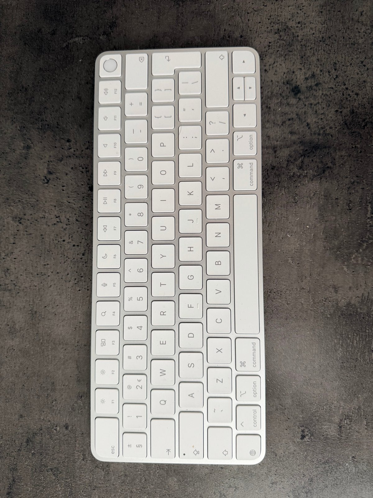 Apple Magic Keyboard met Touch ID - Qwerty, Computers en Software, Toetsenborden, Draadloze ontvanger, Nieuw, Ophalen of Verzenden