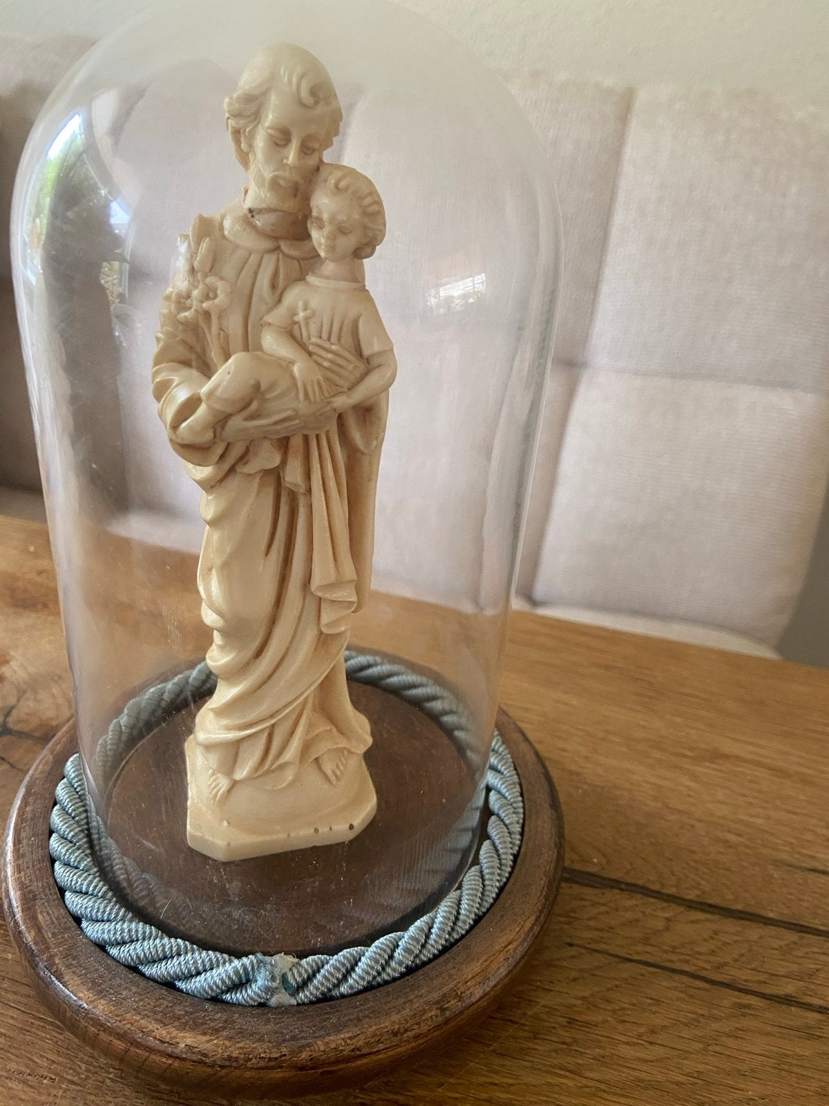 Vintage beeld Jozef met kind in glazen stolp, Antiek en Kunst, Ophalen of Verzenden