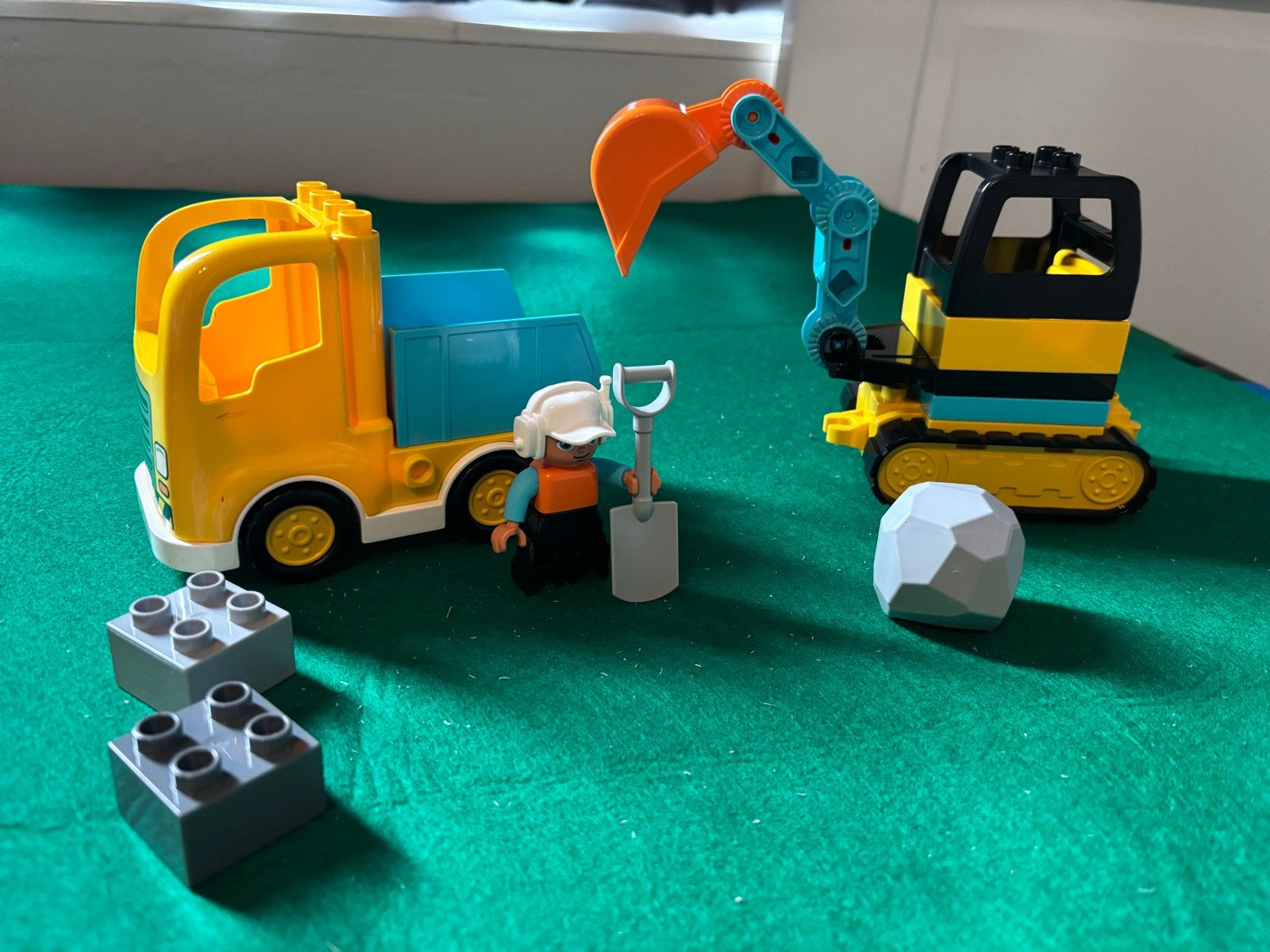 Lego Duplo Graafmachine en Vrachtwagen Set 10931, Kinderen en Baby's, Inclusief minifiguren, Gebruikt, Overige thema's, Ophalen of Verzenden