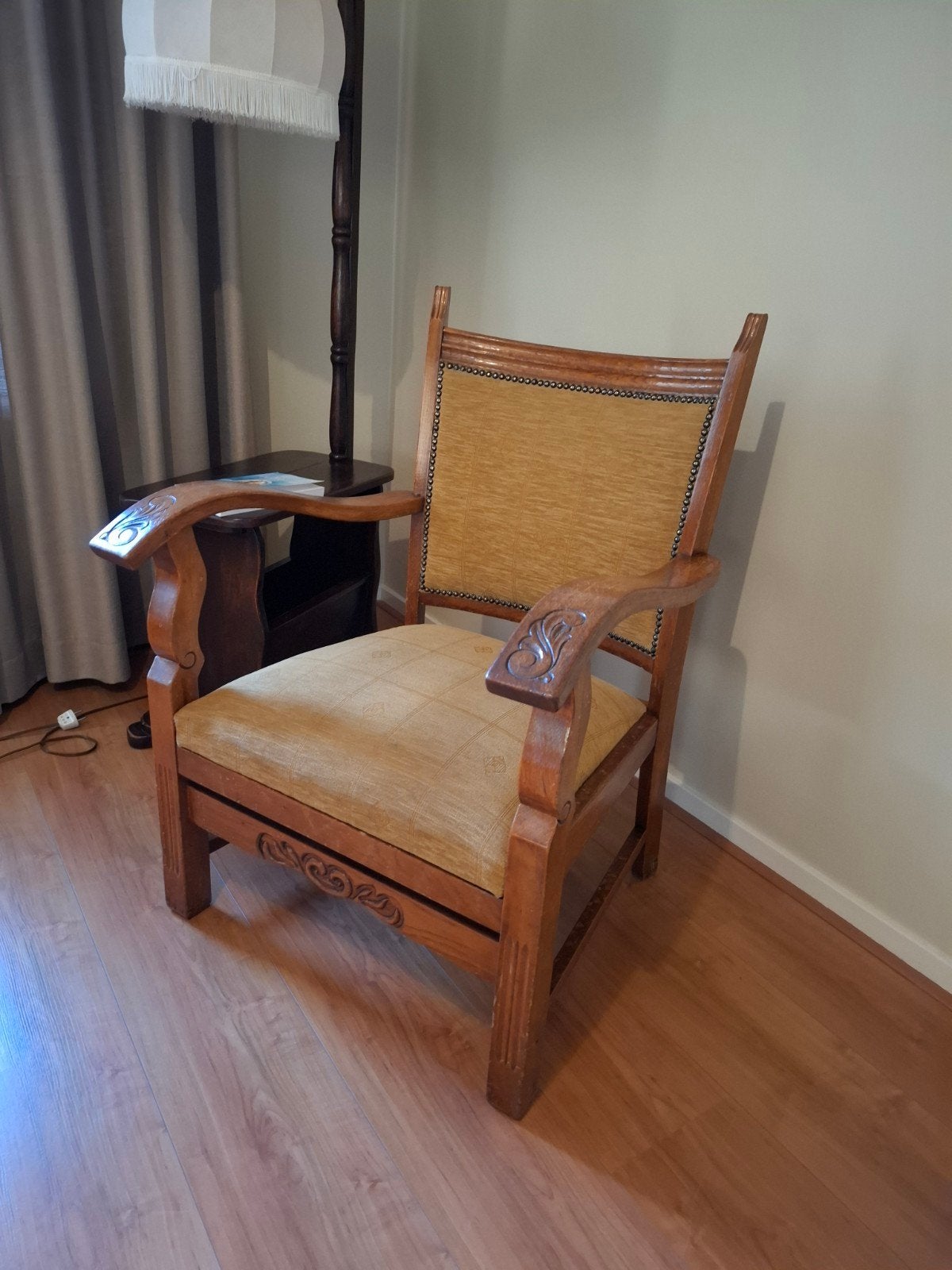 Antieke houten fauteuil met gele bekleding, Antiek en Kunst, Ophalen