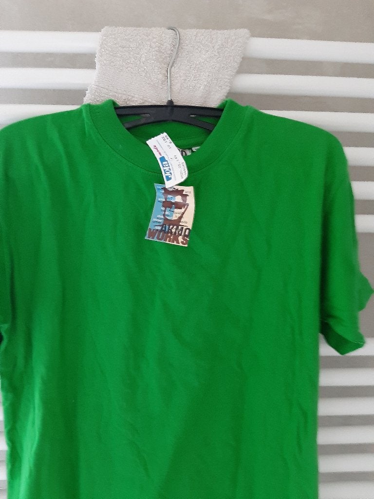 Nieuw groen t-shirt, maat: 152, merk: AKMO Works., Verzenden, Nieuw, AKMO Works, Shirt of Longsleeve