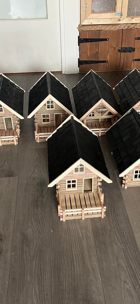 Handgemaakt vogelvoer huisje, Ophalen of Verzenden, Zo goed als nieuw