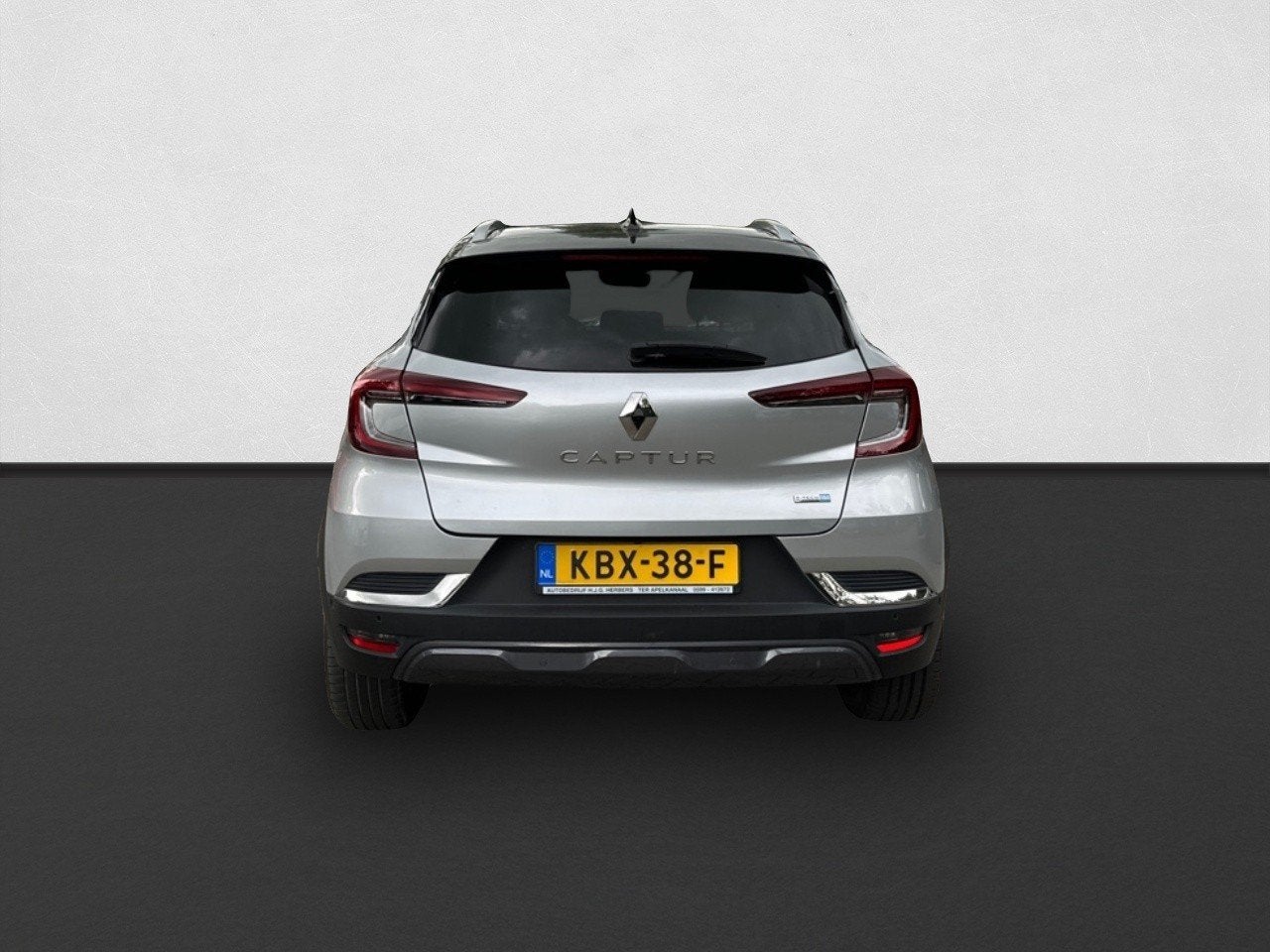 Renault Captur 1.6 E-Tech Plug-in Hybrid 160 Initiale Paris, 77 km/l, Gebruikt, Zwart, 4 cilinders