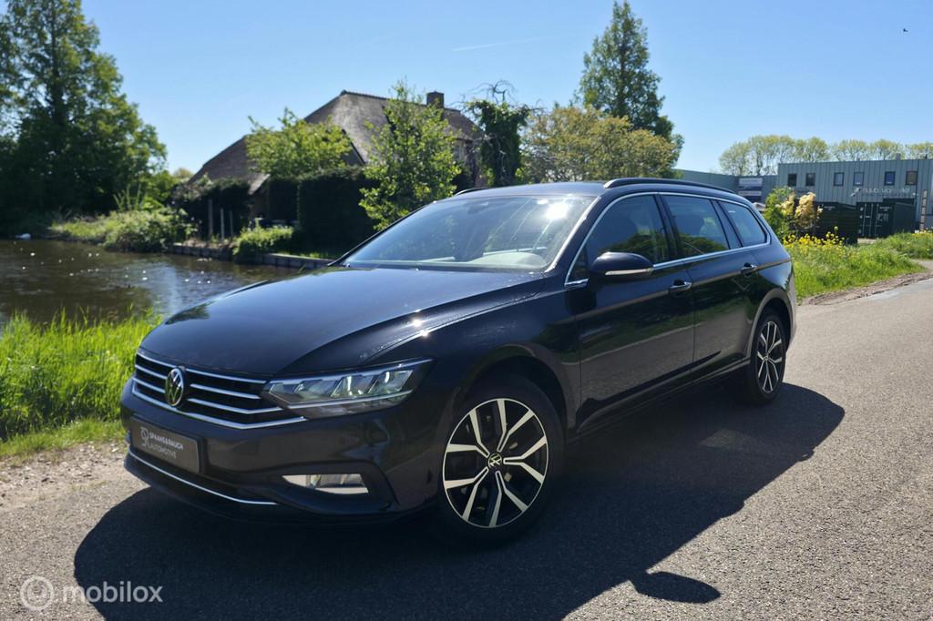 Volkswagen Passat Variant 1.5 TSI / DSG / Carplay / Camera, 1370 kg, 4 cilinders, 150 pk, Zwart