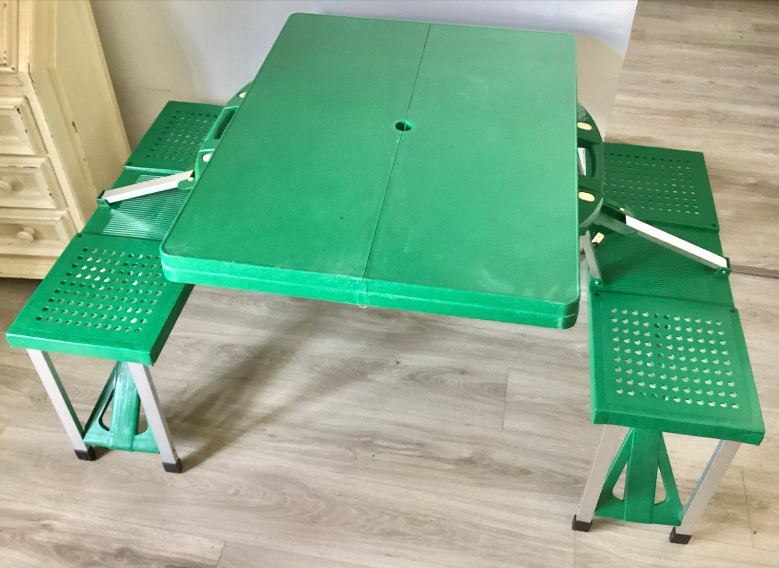 HANDIGE KINDER PICKNICKTAFEL IN KOFFER MET 4 ZITPLAATSEN, Tuin en Terras, Overige materialen, Gebruikt, Ophalen of Verzenden, Rechthoekig