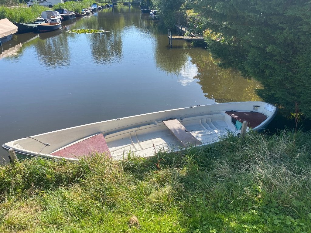 Terhi  Saiman Roeiboot/Fluisterboot, Kunststof, 5 m, Buitenboordmotor, Ophalen