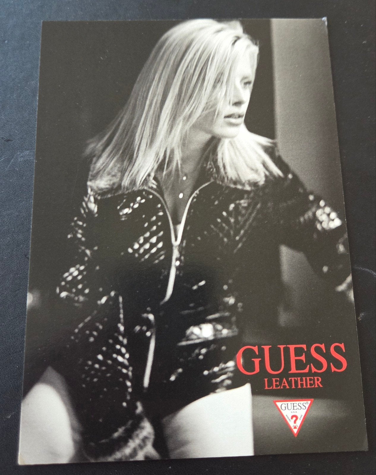 Guess Leather - Zwart-wit foto met sexy model, Verzenden, 1980 tot heden, Ongelopen, Overige thema's