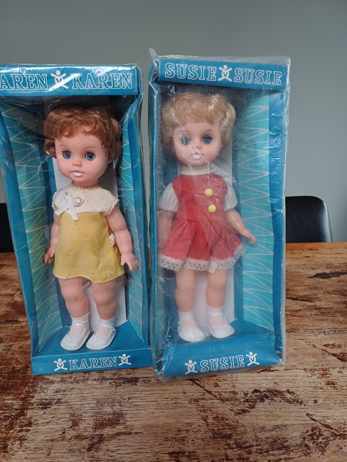 Vintage plastic poppen Karen en Susie in originele doos, Gebruikt, Onbekend (Made in Hong Kong), Onbekend, Ophalen of Verzenden