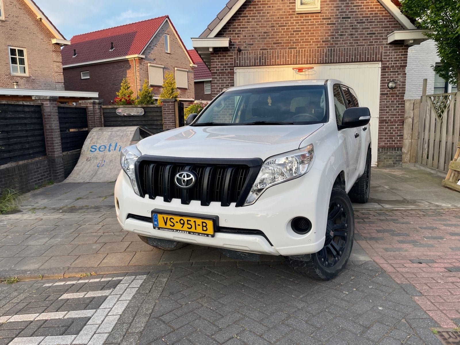 Toyota Land Cruiser 2017 5-persoons geel kenteken, Auto's, Automaat, Euro 5, Stof, Zwart