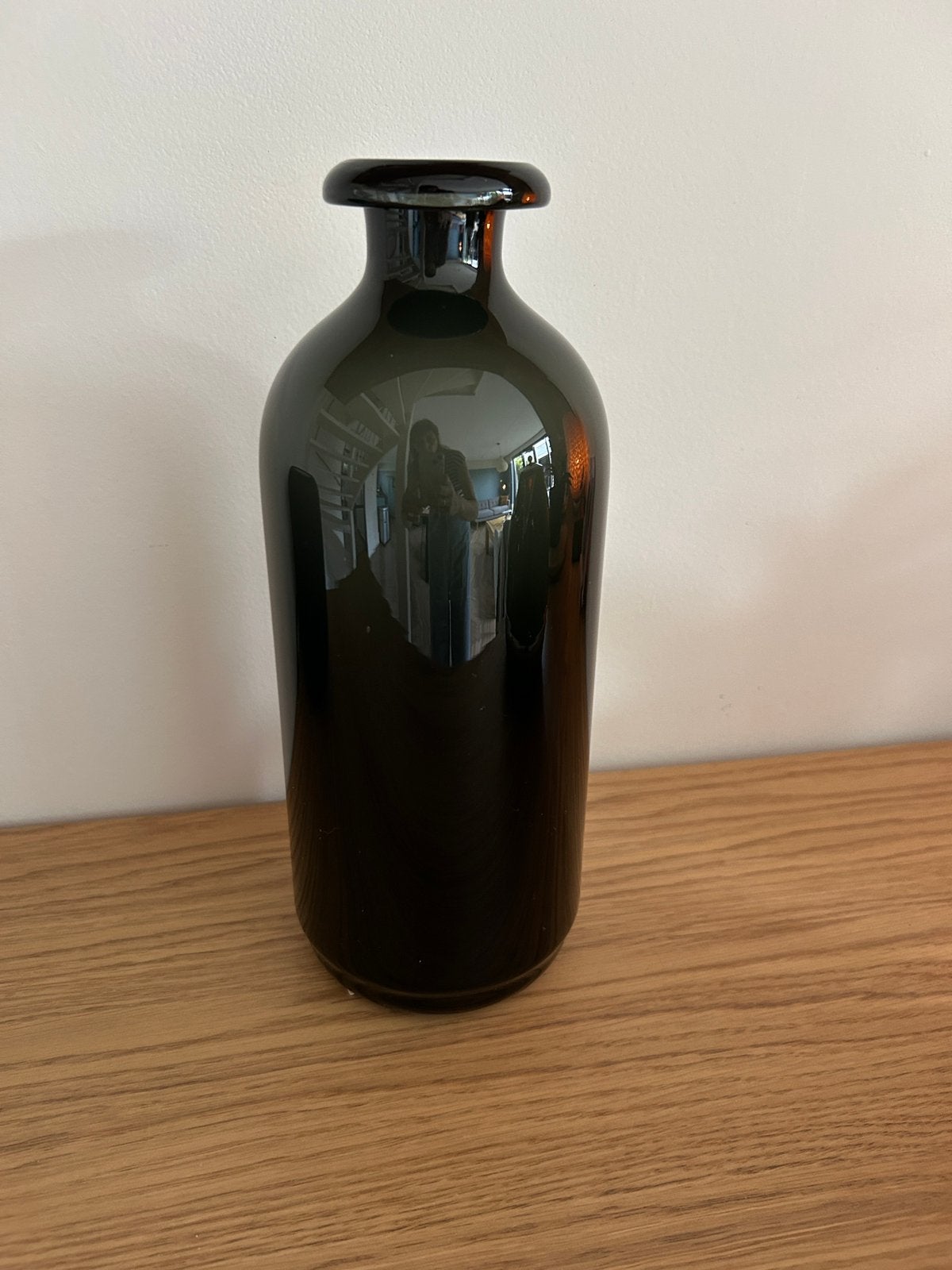 IKEA Atgang vaas zwart doorzichtig 27 cm hoog, Huis en Inrichting, Woonaccessoires | Vazen, Ophalen, Zwart, Minder dan 50 cm, Glas