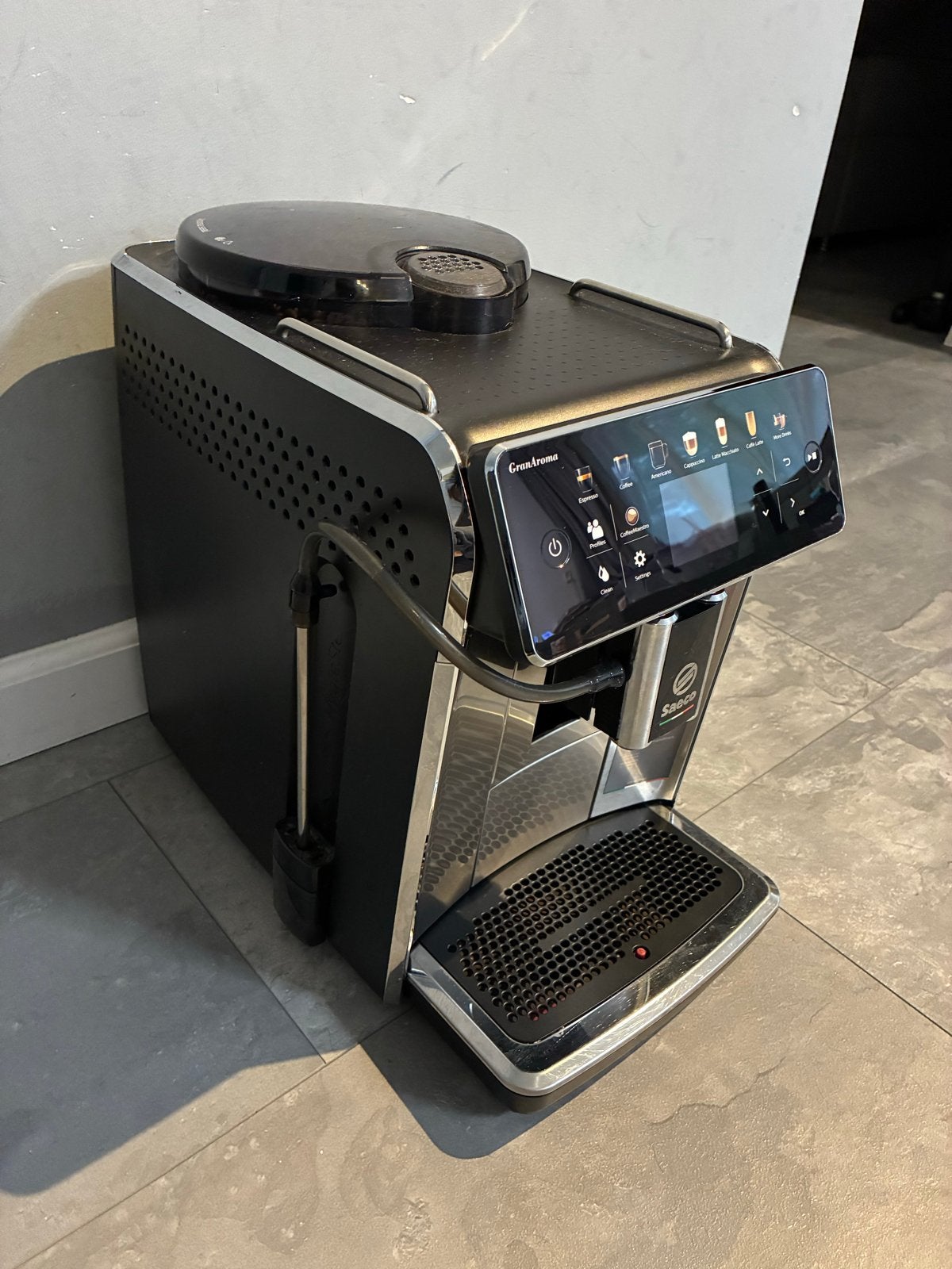 Saeco GranAroma volautomatische espressomachine LatteGo, Witgoed en Apparatuur, Koffiezetapparaten, Afneembaar waterreservoir