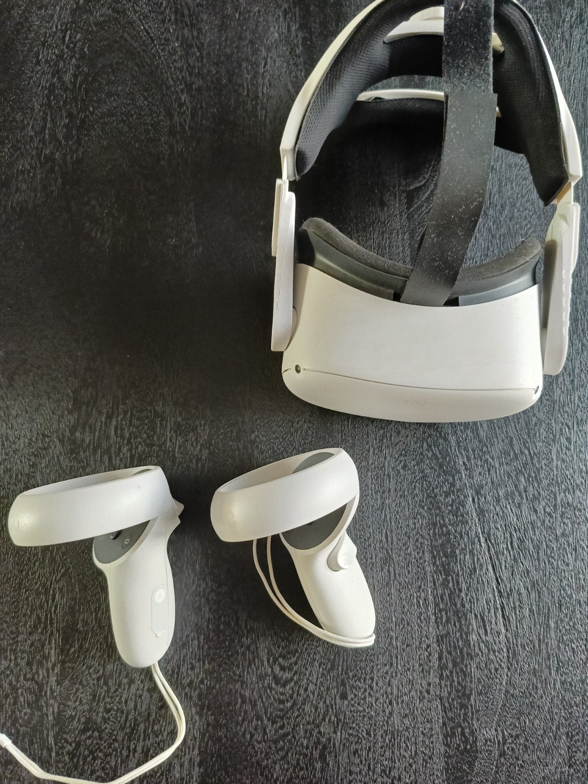 Meta Quest 2 VR-bril met controllers, Spelcomputers en Games, Virtual Reality, Ophalen, Zo goed als nieuw, VR-bril, Overige platformen