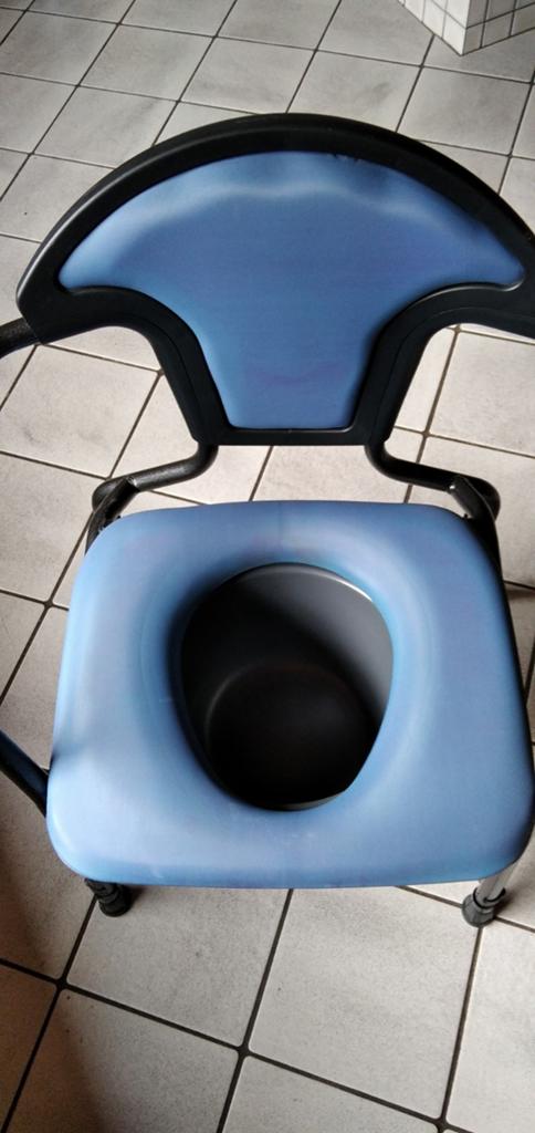 PO stoel, in hoogte verstelbaar, Ophalen, Gebruikt