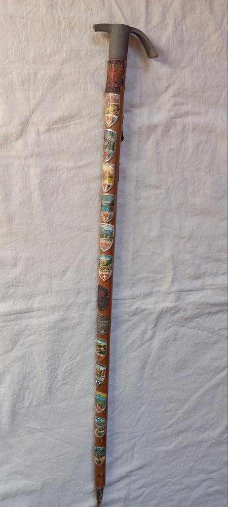 vintage wandelstok/eispicker/ houweel? met veel schildjes, Ophalen of Verzenden