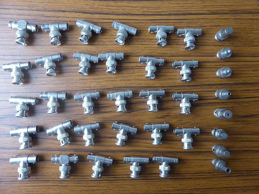 29 BNC T-connectors/adapters en 8 terminators, Computers en Software, Ophalen of Verzenden, Zo goed als nieuw, Extern