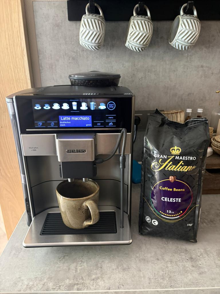 Siemens EQ 6 plus S500 super  machine bonnen apparaat, Afneembaar waterreservoir, Espresso apparaat, Zo goed als nieuw, 4 tot 10 kopjes
