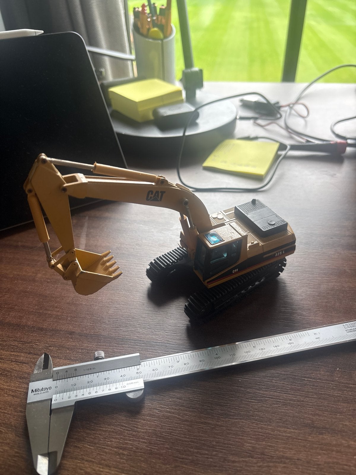 NZG Models CAT 325 L Graafmachine Schaalmodel 1992, Overige merken, 1:50 of kleiner, Overige typen, Ophalen of Verzenden