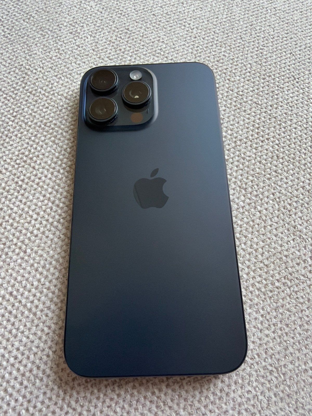 Foto 3 van iPhone 15 Pro Max in goede staat!