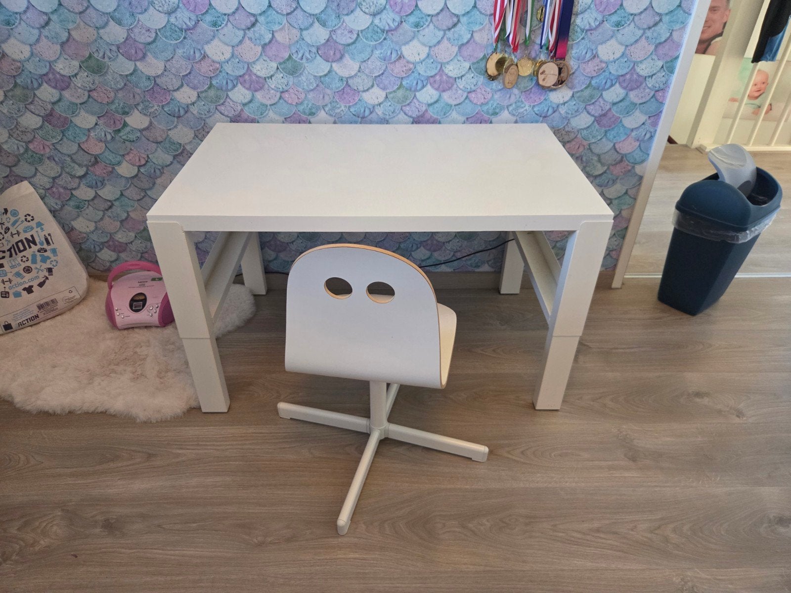 kinder bureau met stoel, Ophalen, Zo goed als nieuw, Tafel(s) en Stoel(en)