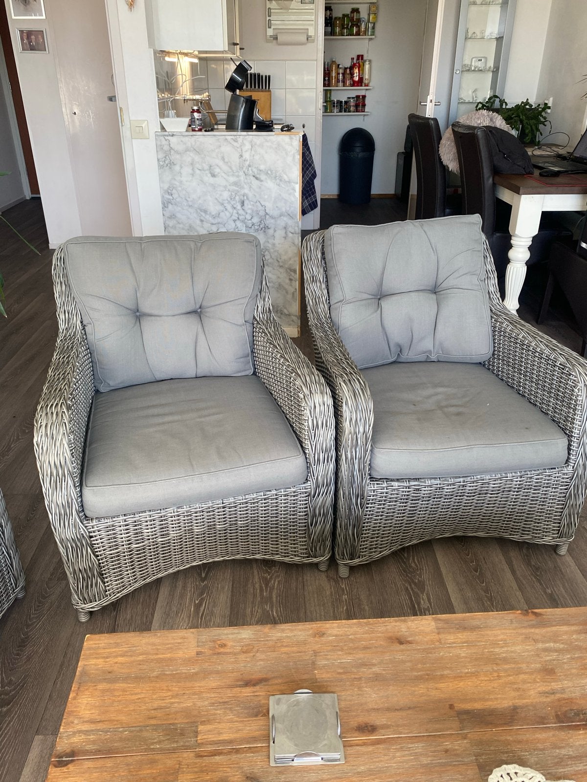 Lounge set: 2 fauteuils, 1 driezitsbank, 2 poefs, Ophalen, Zo goed als nieuw, Kunststof