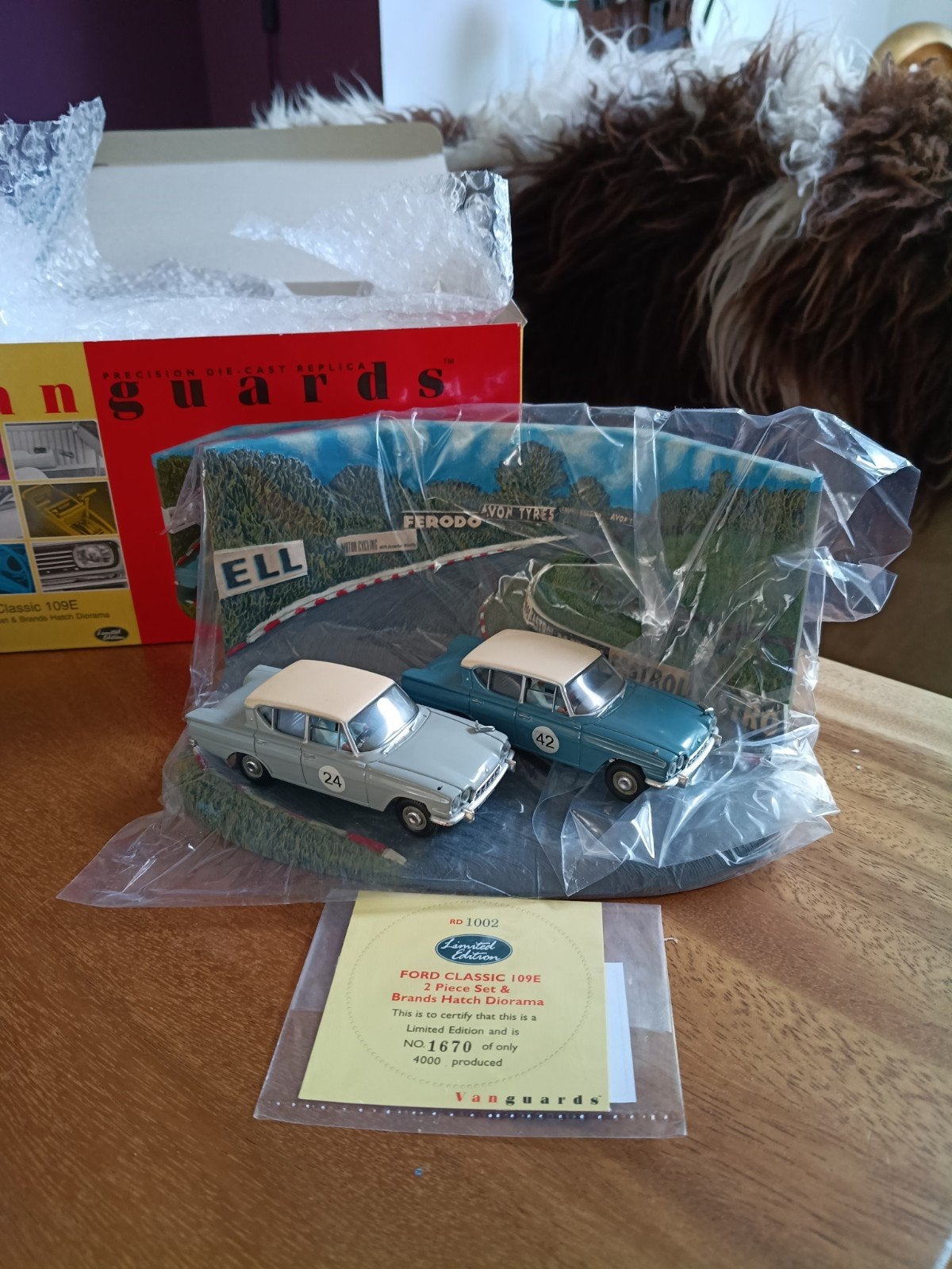Vanguards Ford Classic 109E Brands Hatch diorama 1670/4000, Ophalen, Zo goed als nieuw, 1:35 tot 1:50, Diorama