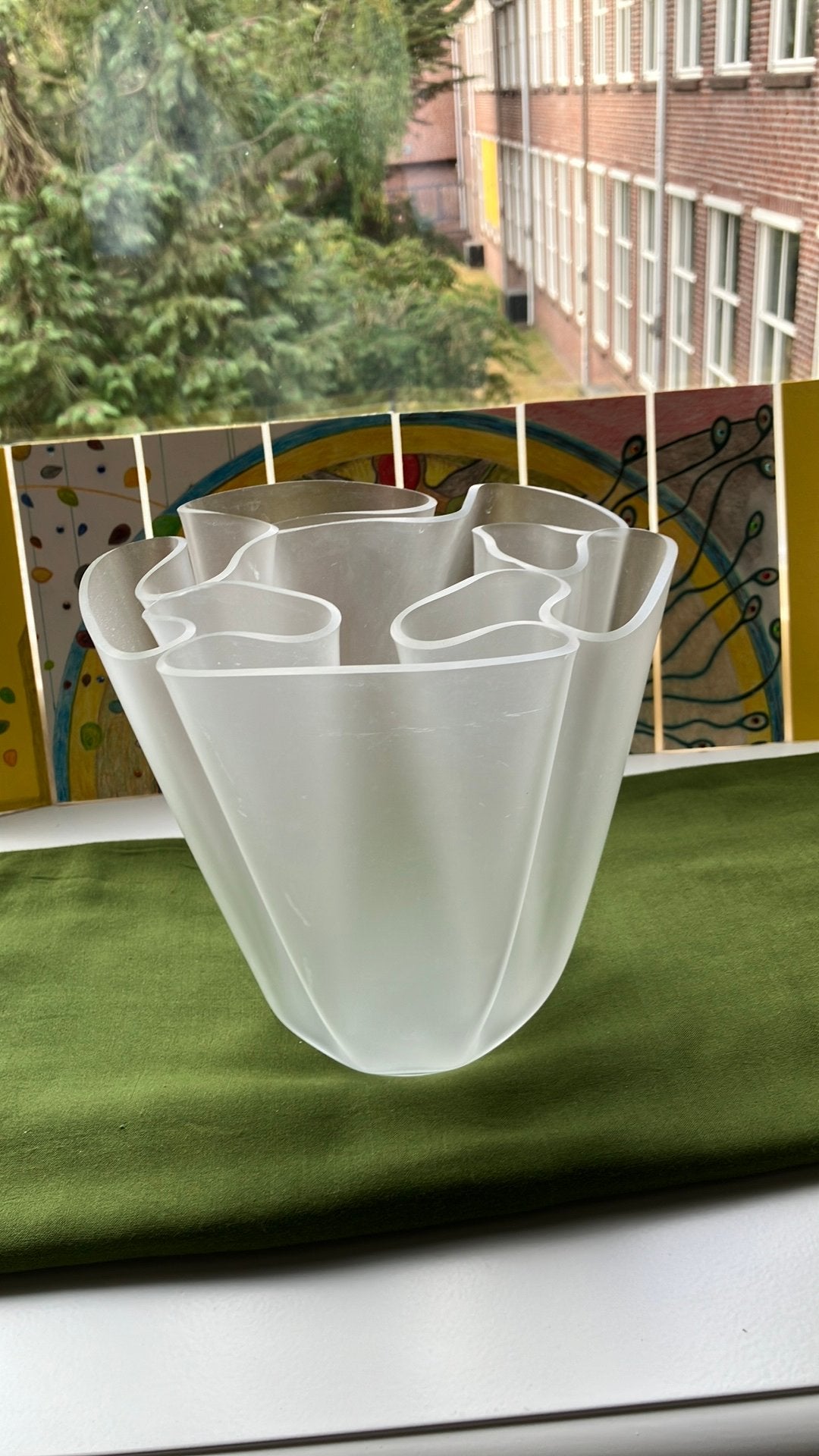 Wout Wessemius. Transparante kunststof wave vaas. Kunst, Vaas, Gemerkt, Ophalen of Verzenden, 20 cm