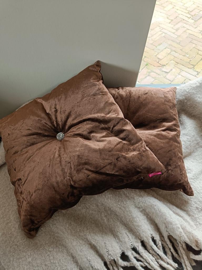 2 prachtige CLAUDI kussens, Huis en Inrichting, Woonaccessoires | Kussens, Ophalen of Verzenden, Zo goed als nieuw, Bruin, Vierkant