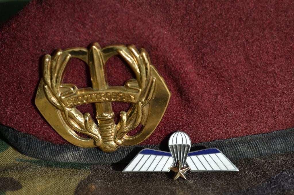 Miniatuur metalen parawing A (mariniers/luchtmobiel) gala, Verzamelen, Ophalen of Verzenden, Landmacht, Nederland, Lintje, Medaille of Wings