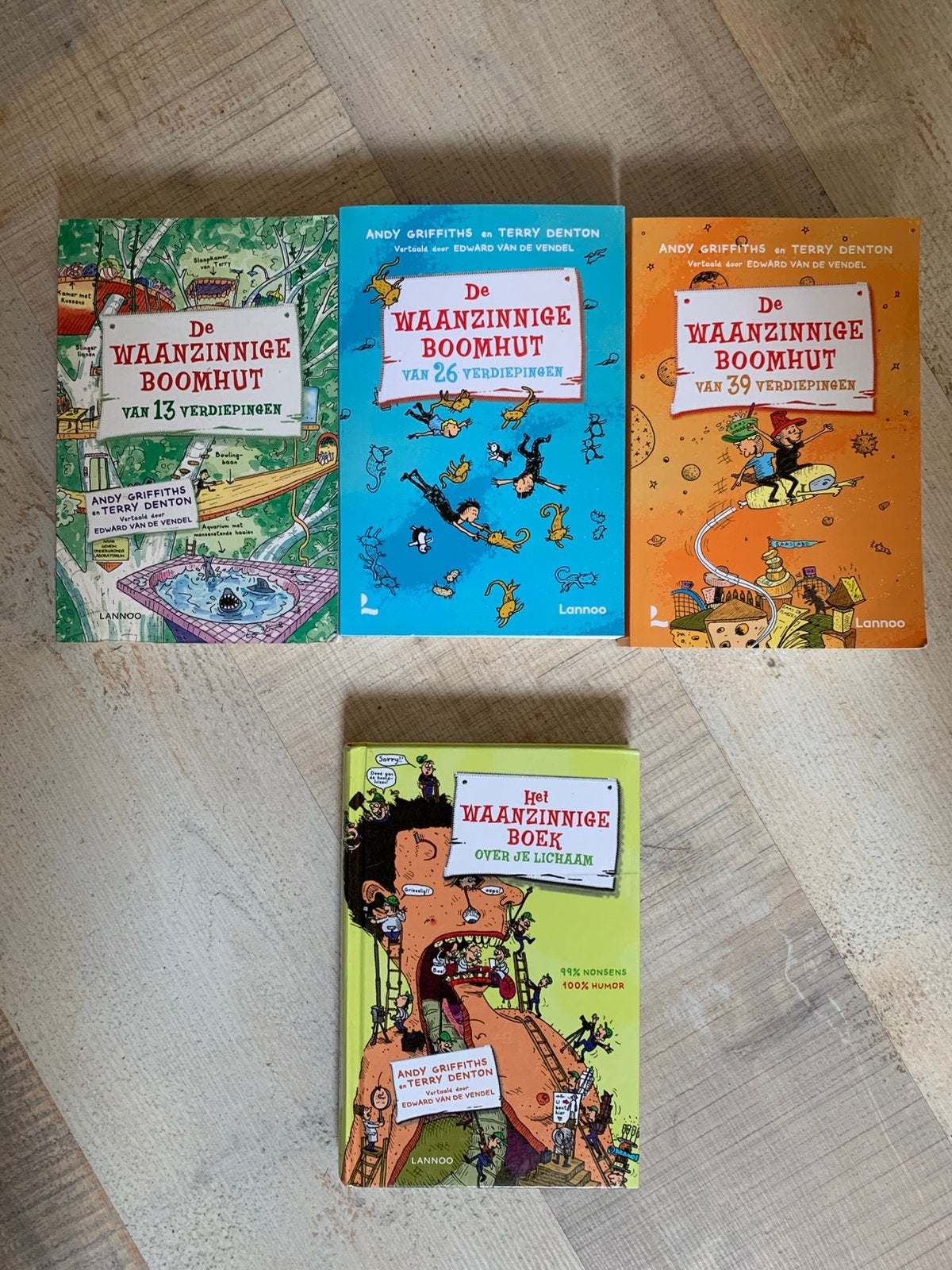 De waanzinnige boomhut deel 1, 2 en 3 & over je lichaam, Ophalen of Verzenden, Zo goed als nieuw