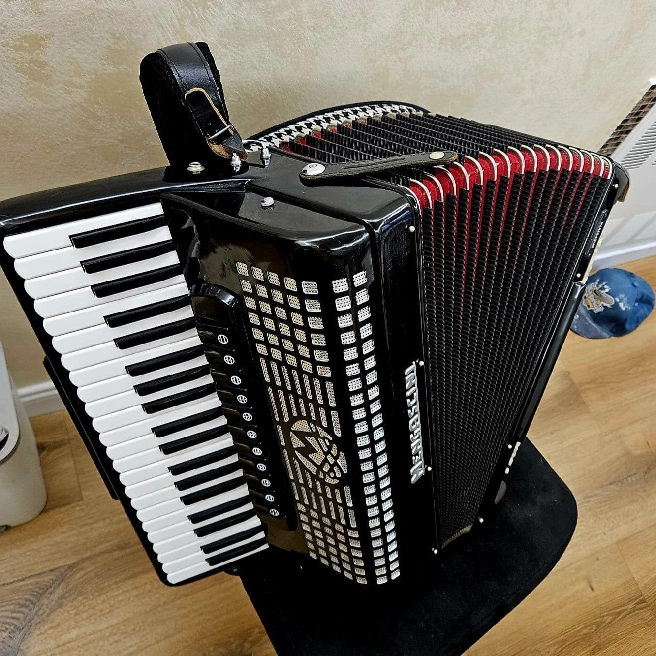 Accordeon Mengascini Preferita 4 chorig, Muziek en Instrumenten, Accordeons, Overige merken, Overige formaten, Met koffer, Zo goed als nieuw