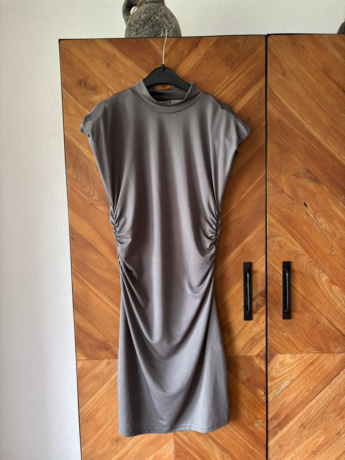 Nieuw! Prachtige Jurk van Shein. Maat M, Kleding | Dames, Maat 38/40 (M), Nieuw, Ophalen of Verzenden, Grijs
