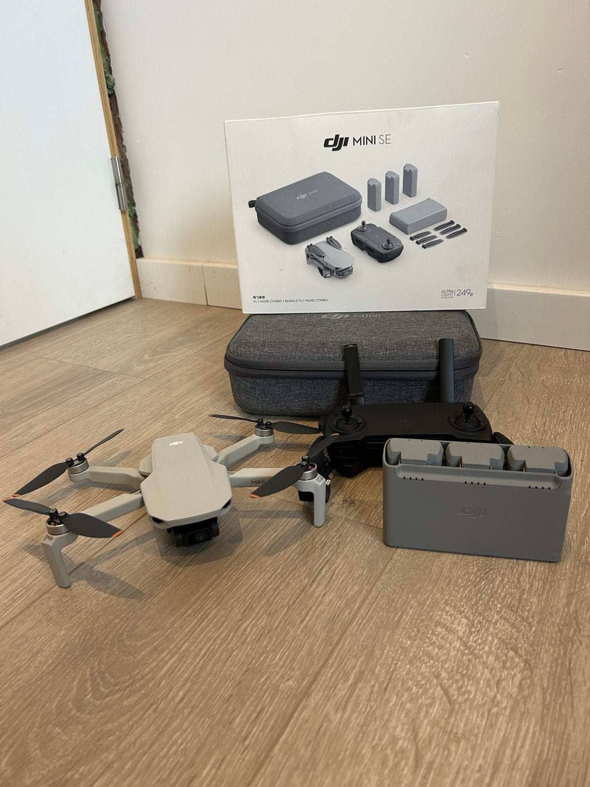 DJI Mini SE Fly More Combo, Audio, Tv en Foto, Drones, Ophalen, Cameradrone, Zo goed als nieuw, 1 tot 5 kilometer