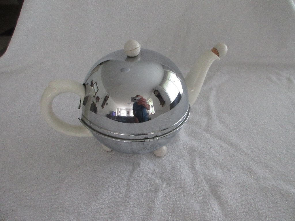 Vintage theepot thermo wit aardewerk en metaal omhulsel., Ophalen of Verzenden