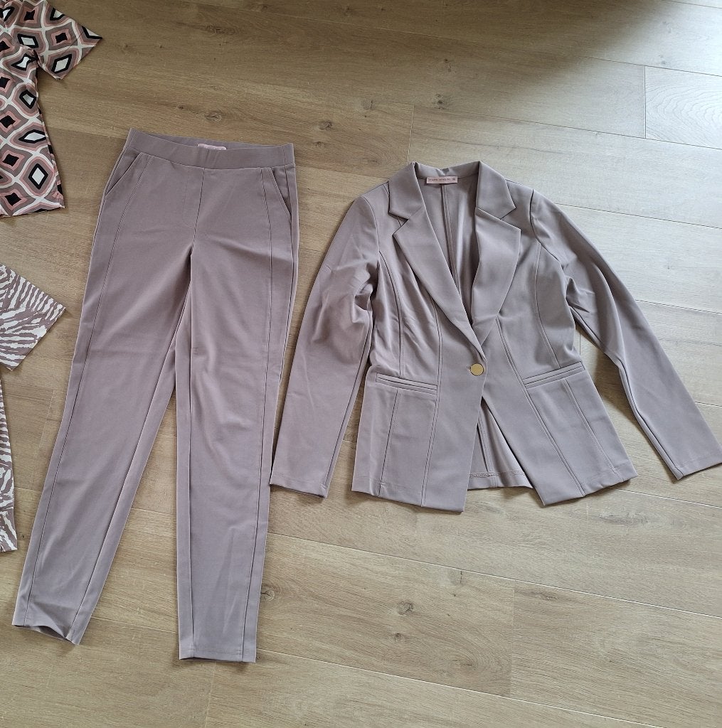 Studio Anneloes pak , broek + jasje maat XS, Kostuum of Pak, Nieuw, Ophalen of Verzenden, Maat 34 (XS) of kleiner