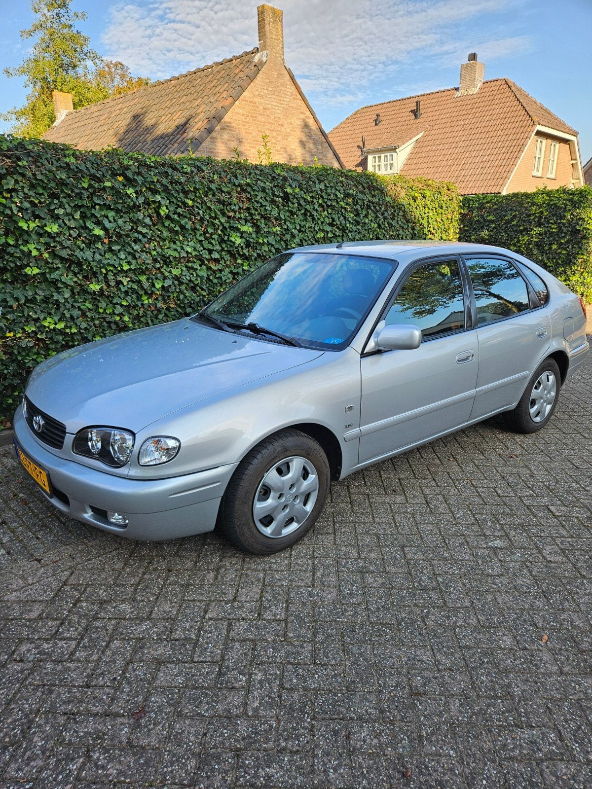 Toyota Corolla 1.6 LB Linea SOL 2000 Grijs, Auto's, Voorwielaandrijving, Zwart, Corolla, 49 €/maand