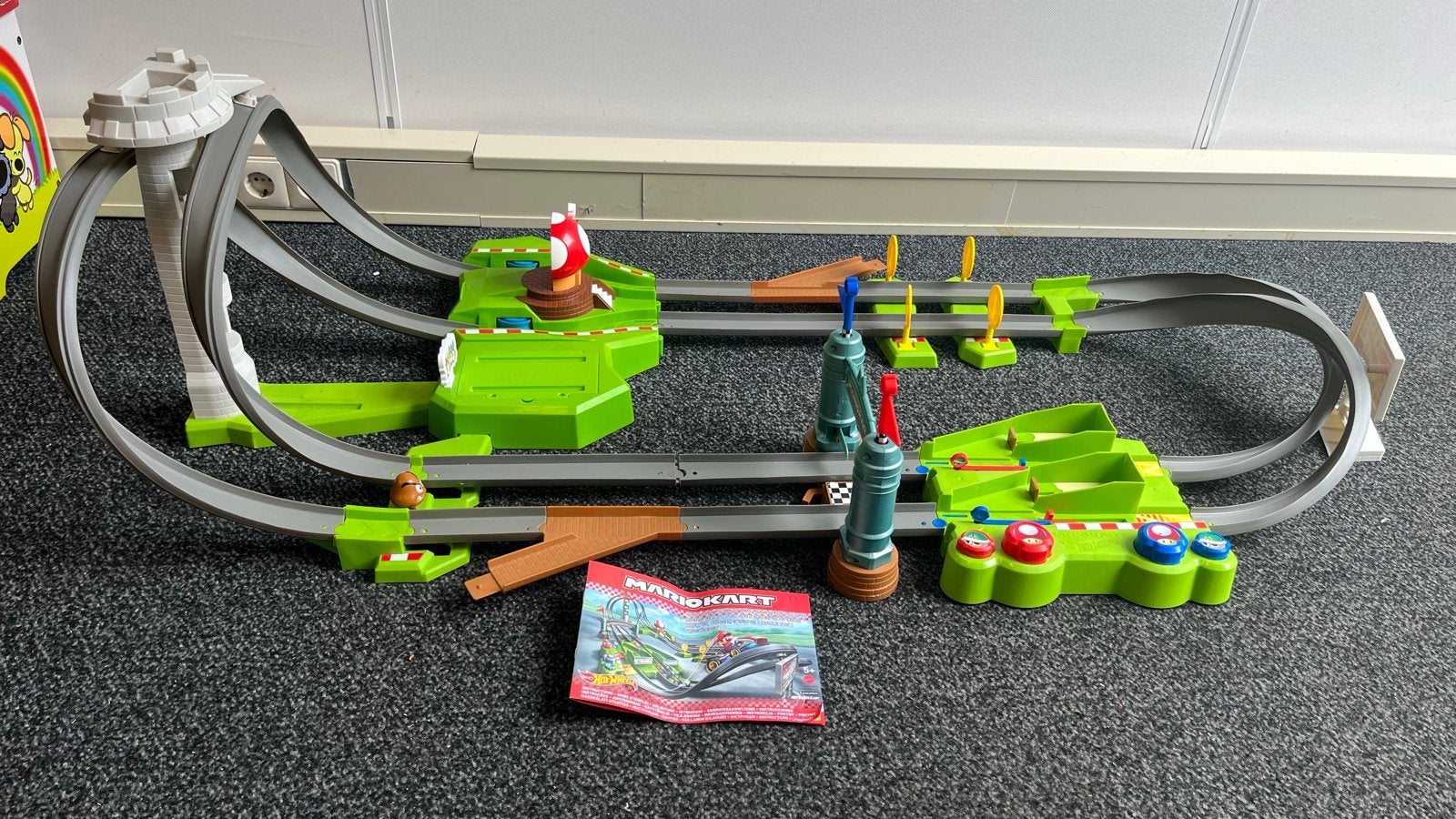 Hot Wheels Mario Kart Racebaan - Zo goed als nieuw, Kinderen en Baby's, Racebaan, Ophalen of Verzenden, Zo goed als nieuw, Met looping