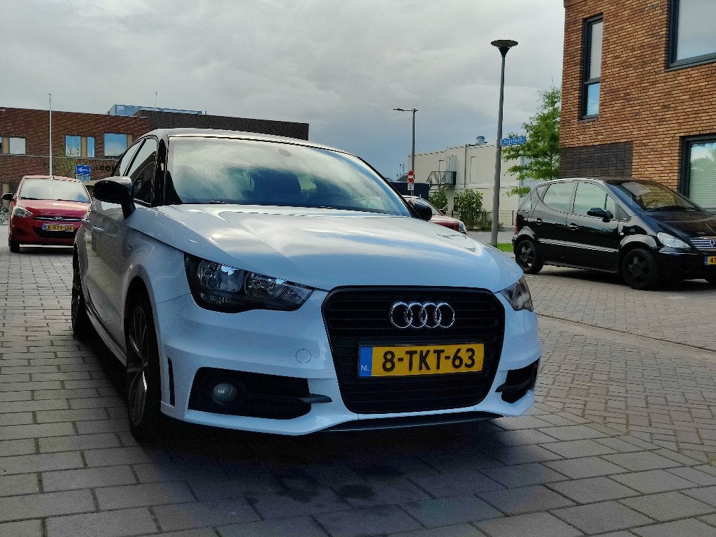 Audi A1 1.2 2014 wit (apple carplay, HUD), liefhebbersauto, Auto's, Audi, Voorwielaandrijving, Euro 5, Stof, Zwart