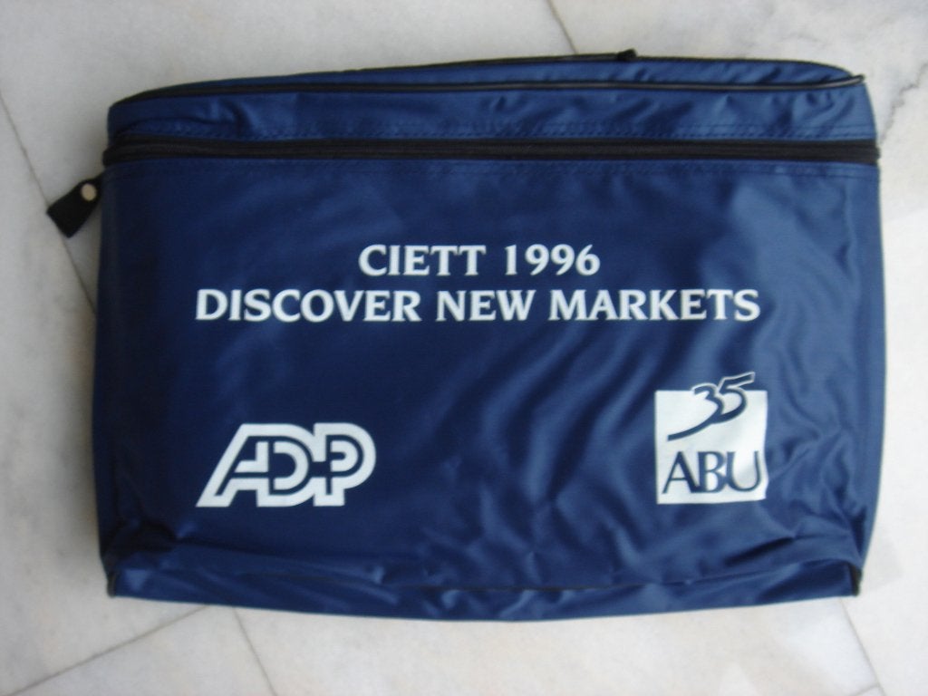 Donker blauwe Tas met witte accenten en de tekst: Ciett 1996, Ophalen of Verzenden, Zo goed als nieuw, Blauw