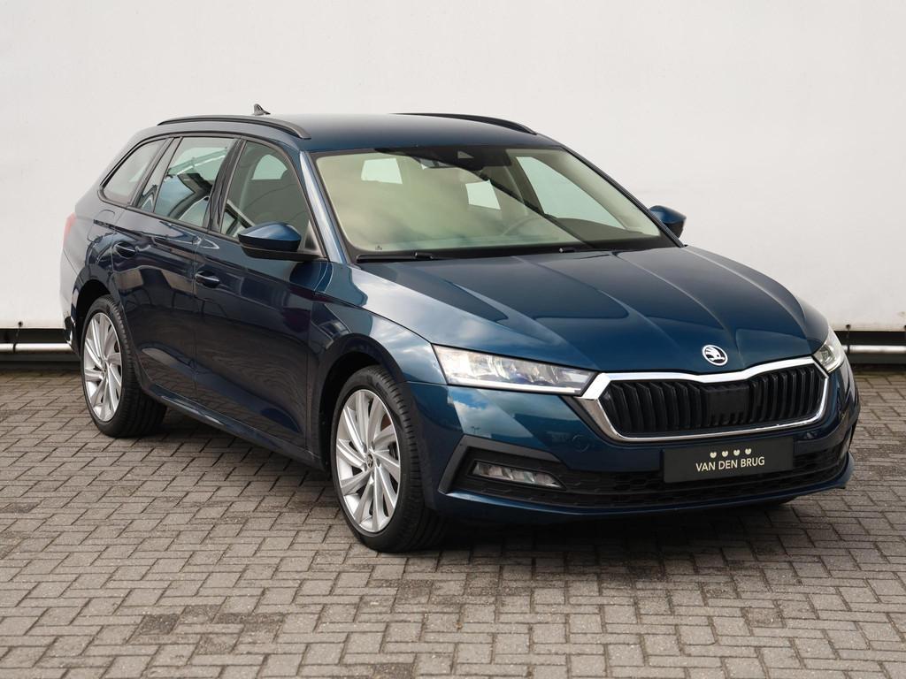 Skoda Octavia Combi 1.4 TSI iV PHEV Business Edition 204 PK, Stof, Gebruikt, Euro 6, Blauw