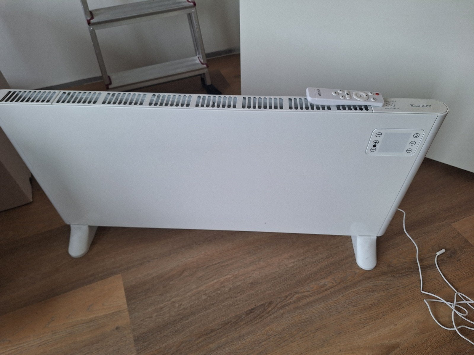 Eurom Convector kachel met afstandsbediening, Doe-het-zelf en Verbouw, Ophalen, 30 tot 80 cm, Kachel, Zo goed als nieuw