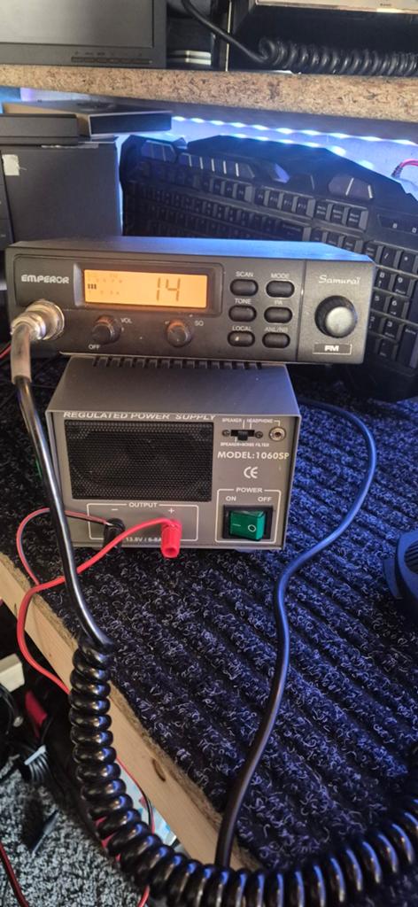 27mc radio bijbehorende  voeding  x speakere, Ophalen of Verzenden, Zo goed als nieuw