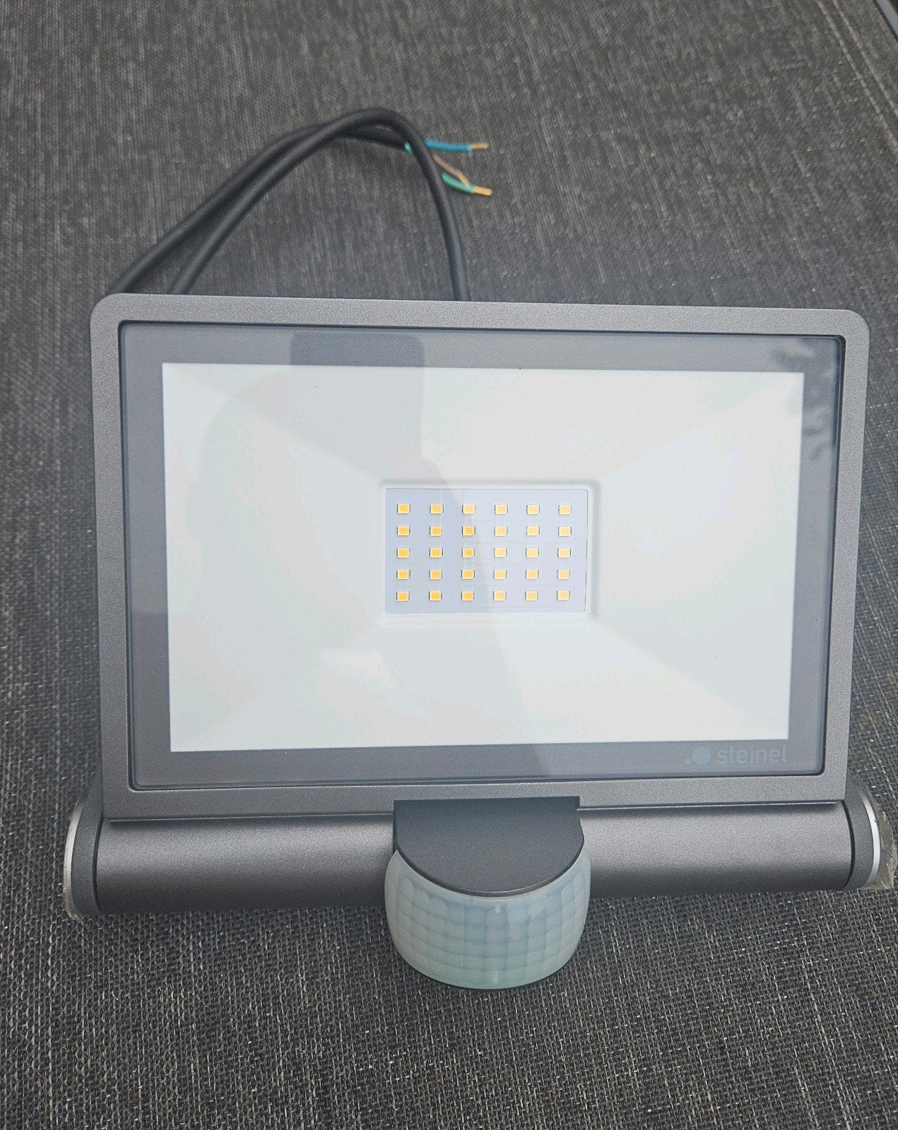 NIEUW Steinel LED XLED buitenspot licht met bewegingssensor, Minder dan 50 watt, Ophalen of Verzenden, Lamp, Nieuw