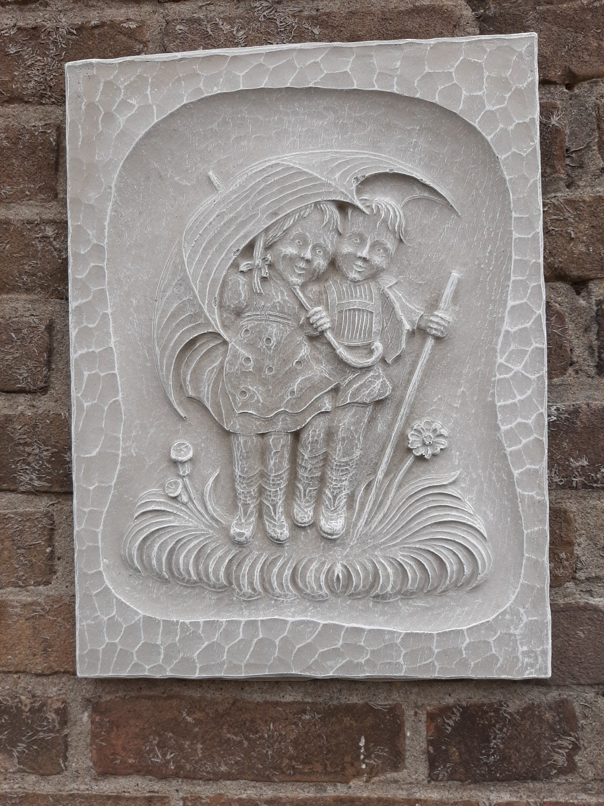 Jongen en meisje wanddecoratie betonnen beeld tuinbeeld, Ophalen of Verzenden