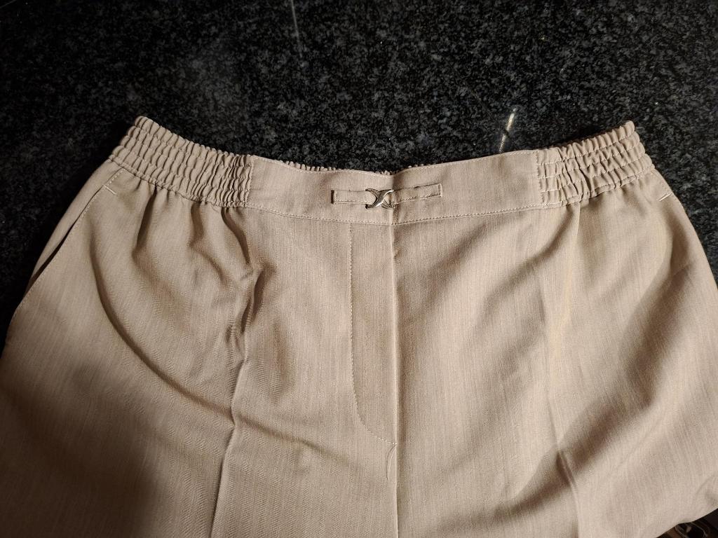 3 dames zomerbroeken, Maat 42/44 (L), Ophalen of Verzenden, Zo goed als nieuw, Setter
