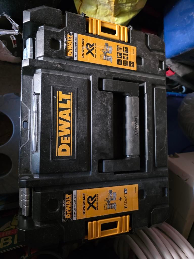 DeWalt DCW604NT XR 18V Li-Ion Accu Bovenfrees, Ophalen, DeWalt, Accu, Zo goed als nieuw