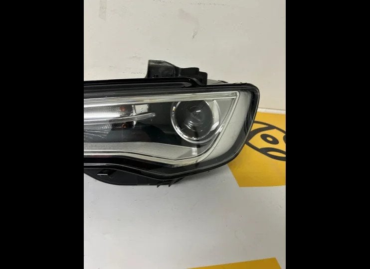 Koplamp Audi A3 8V Bixenon 2012-2016 8VO941005 Linksvoor, Gebruikt, AUDI AG, Auto-Union-Strasse 1
85045  Ingolstadt, DE, Kundenbetreuung@audi.de