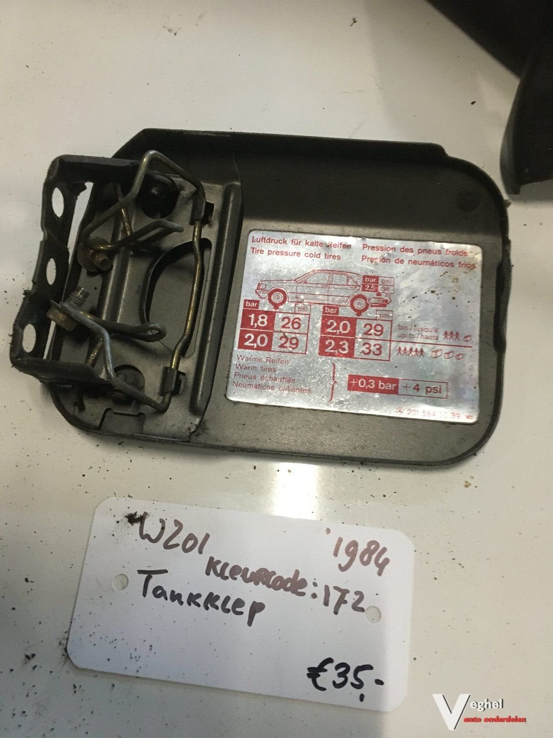 Mercedes w201 / 190 1983 Tankklep kleurcode: 172, Gebruikt, -, Deur, -