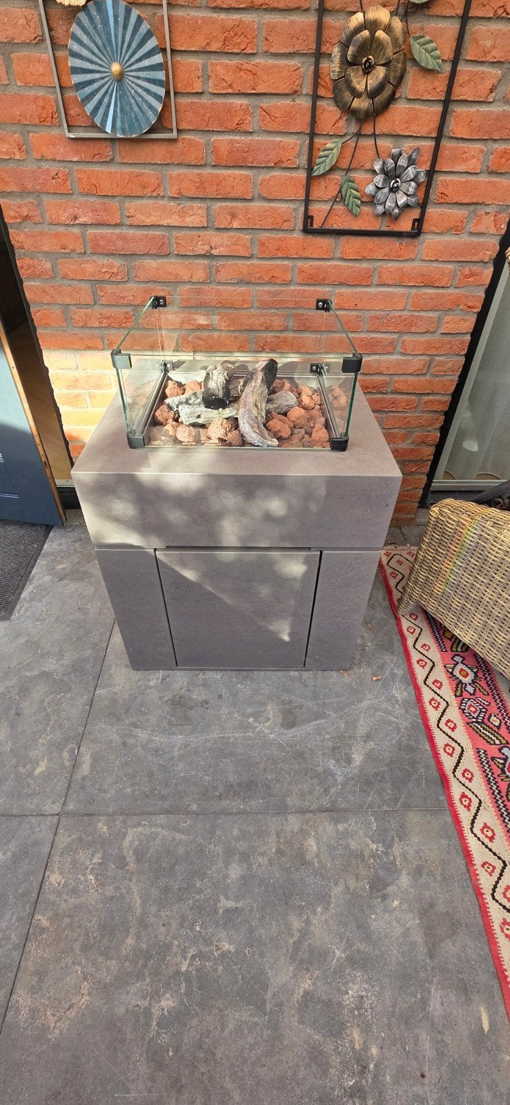 Moderne vuurkorf/vuurtafel met gasfles opslag, Tuin en Terras, Ophalen, Zo goed als nieuw, Vuurkorf