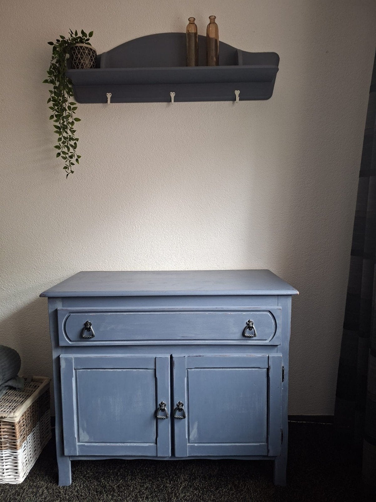 Oud blauwe kast met bijpassende wandplank, Ophalen, Gebruikt